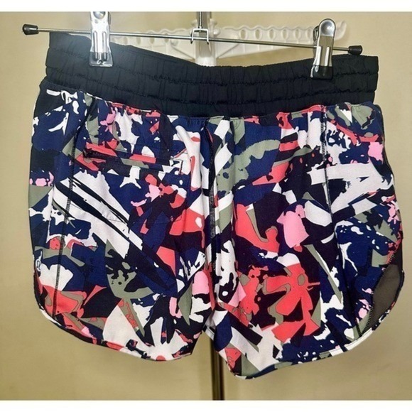 Lululemon Hotty Hot Short 2.5" – Pop Cut Boom Juice Multi Black Size 4 | Good - Picture 2 of 4